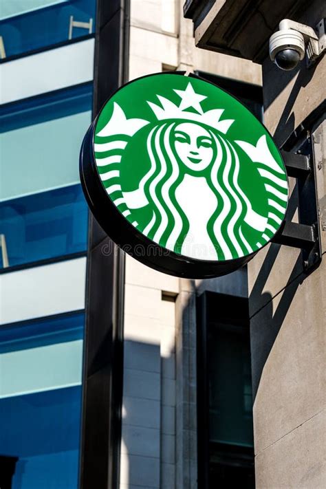 Starbucks (SOHO at City of Dreams) .